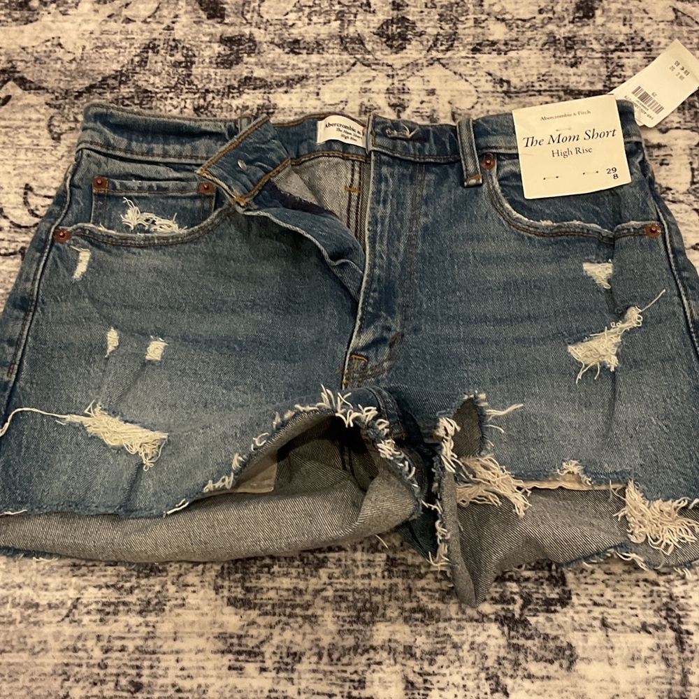Abercrombie & Fitch The Mom Short High Rise